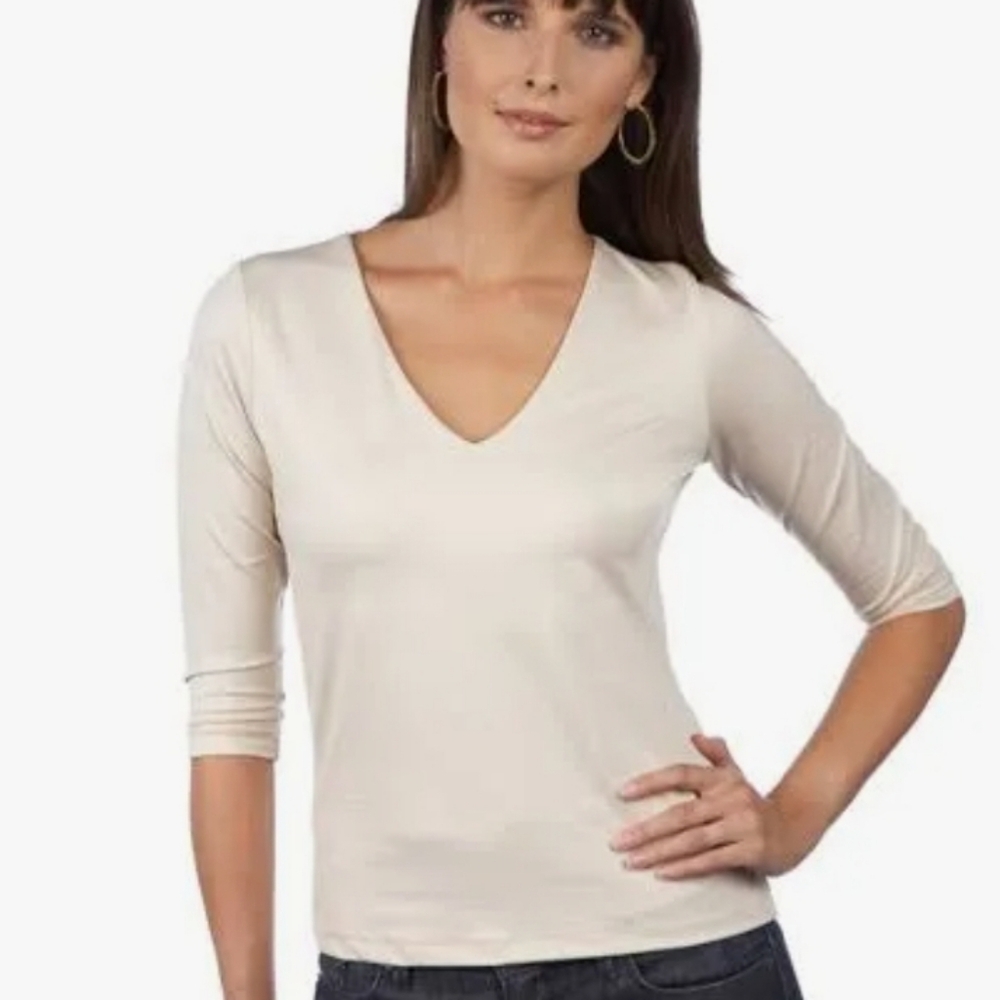 A'Nue Ligne V neck NWT